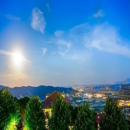 Spacious Tuscan Hotel 3*